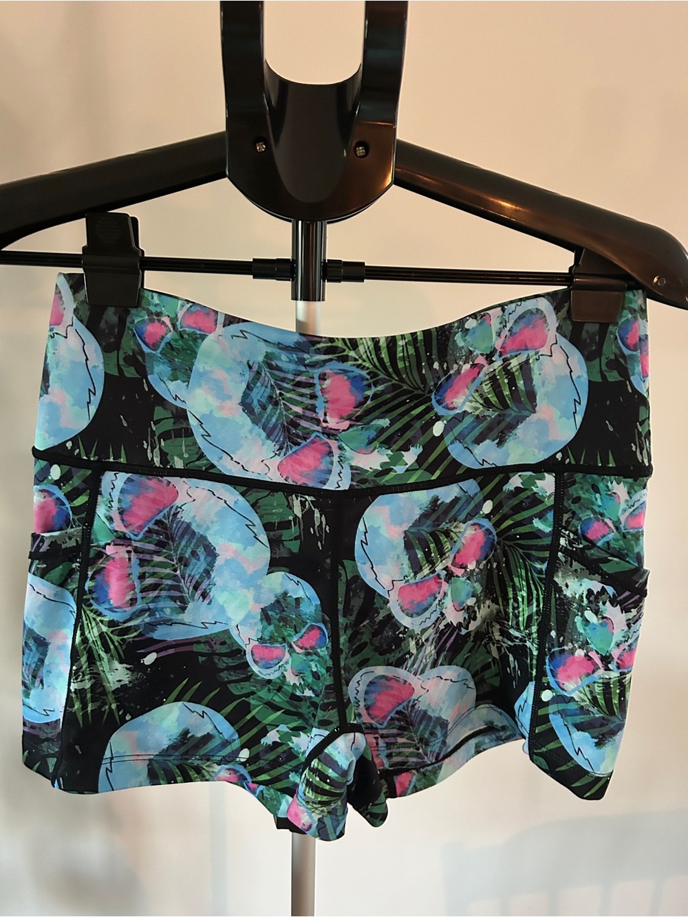 Women's Tropical Print Active Shorts - Black & Teal